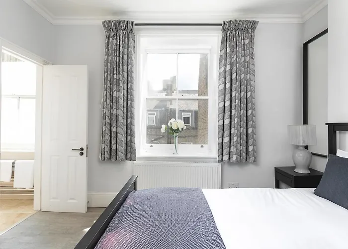 Penthousestays Notting Hill - Chic 2 Bedroom Apartment W/ King Beds - Near Portobello Road & Kensington High Street