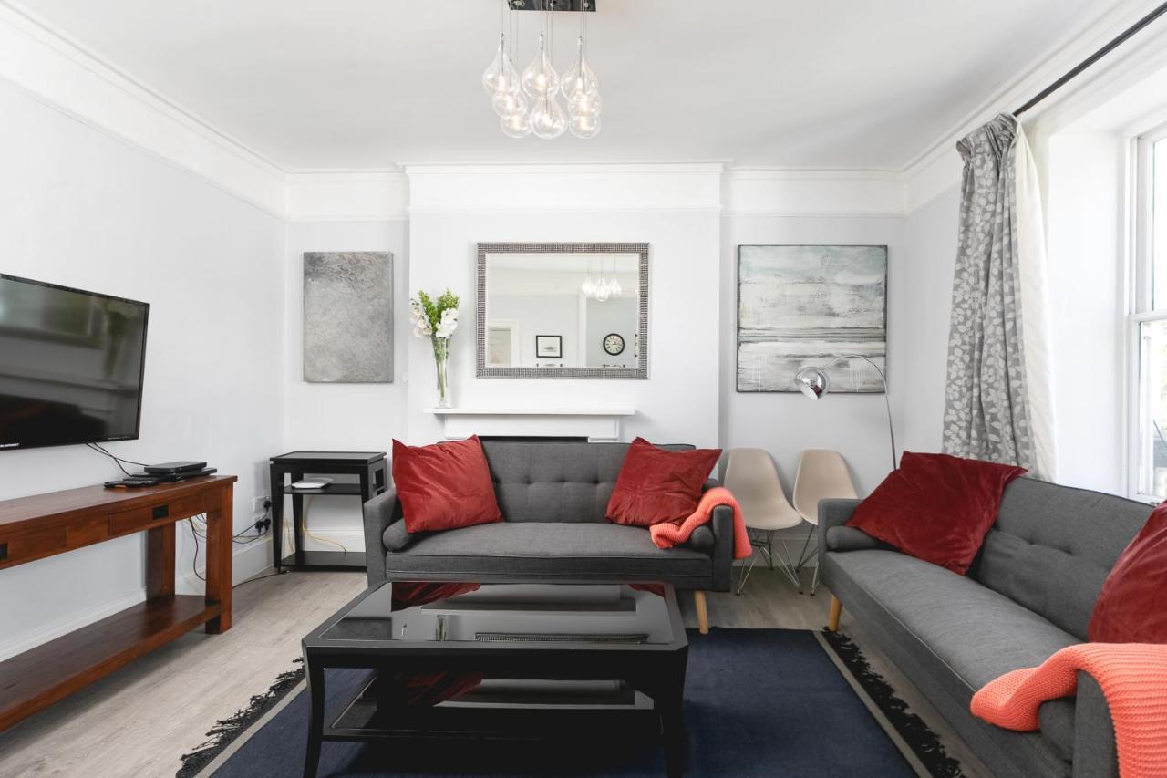 Апартаменты Penthousestays Notting Hill - Chic 2 Bedroom W/ King Beds - Near Portobello Road & Kensington High Street *